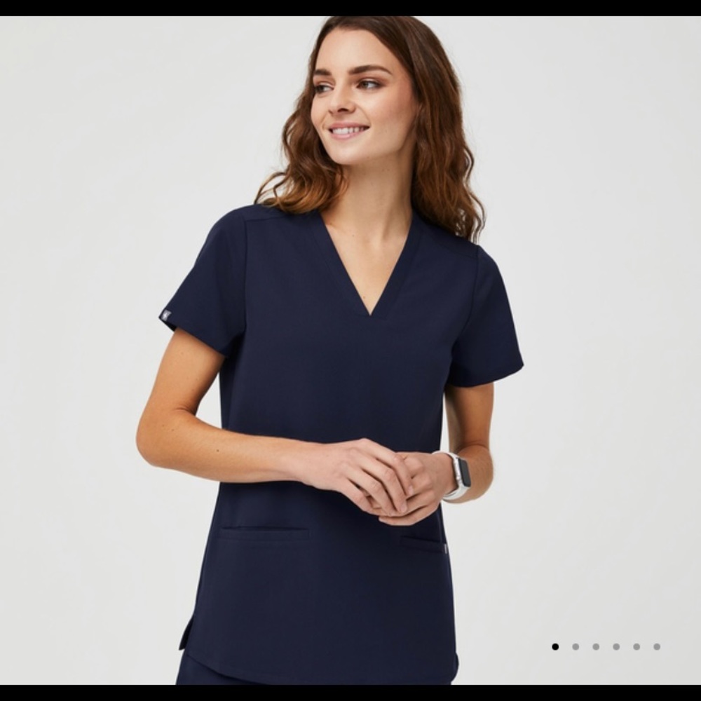 Figs Casma™ Three-Pocket Scrub Top Navy